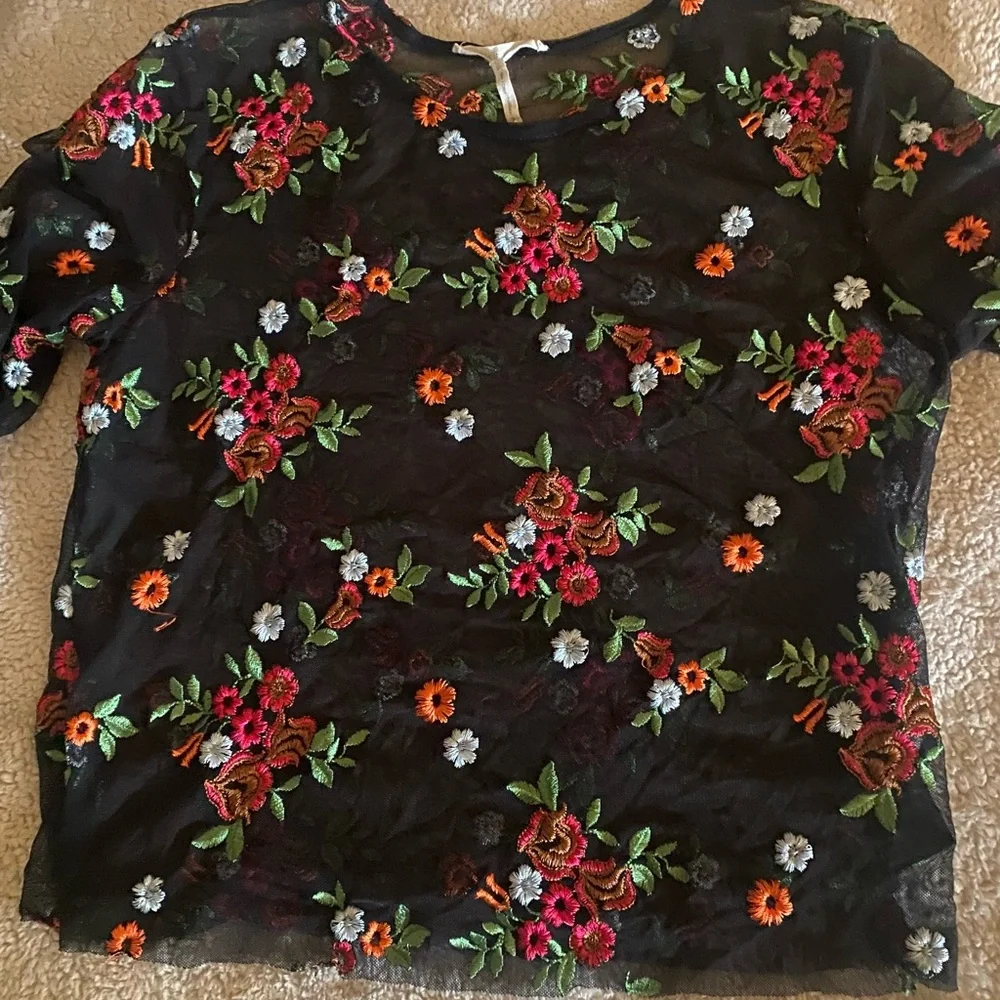 Urban Outfitters (UO) Red Floral Embroidered Sheer Long Sleeve Tee Size S - M - Picture 3 of 7